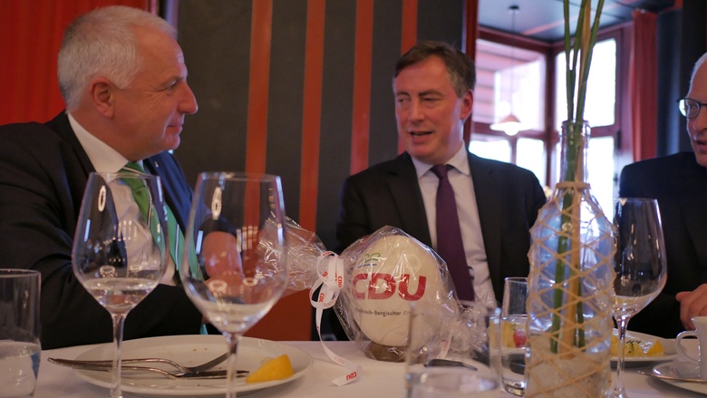 Rainer Deppe und David McAllister im Gespräch